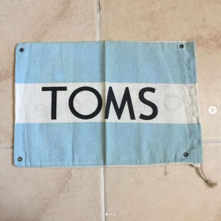 ถุงผ้าใส่รองเท้า ถุง ถุงผ้า แบรนด์ TOMS แบบหูรูด สภาพใหม่ ของแท้ น่ารักมาก พร้อมลายของแบรนด์ ของใหม่ มือ 1