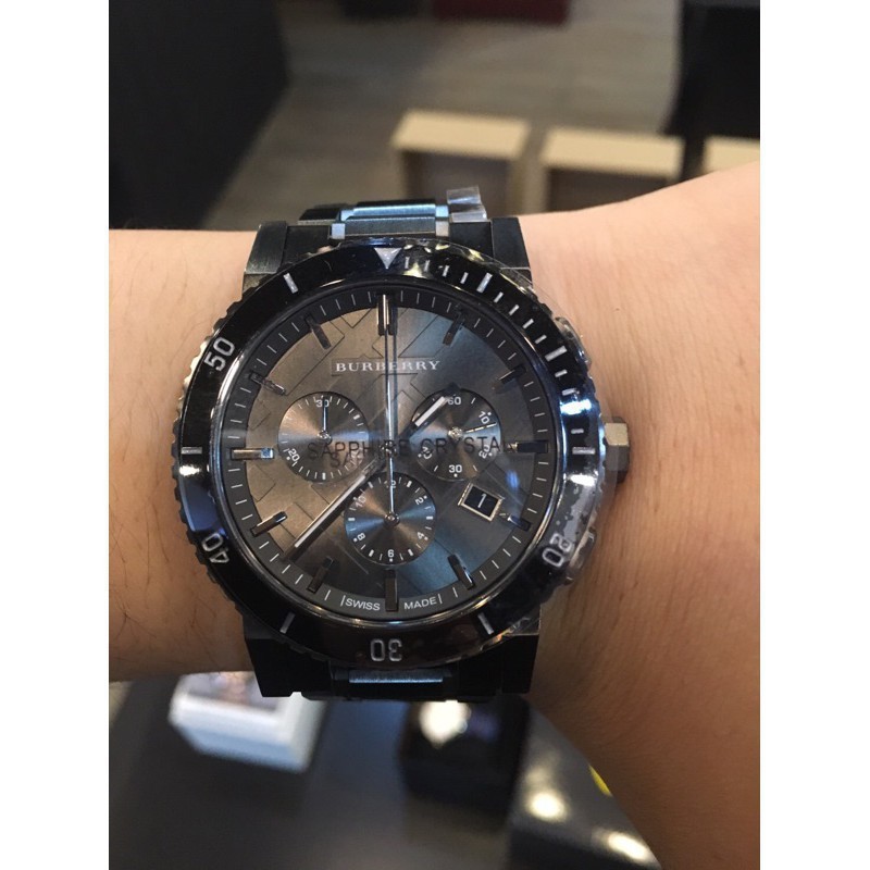 BU9381 42mm. War Horse Men Watch นาฬิกา Burberry Watch Men Watch ปฏิทินสามตาสีดำสแตนเลสผู้ชายนาฬิกา 