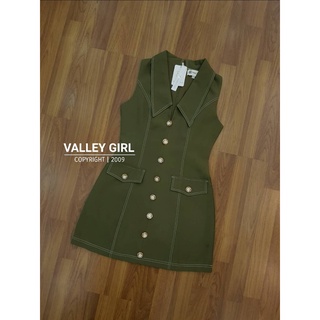 VALLEY GIRL เดรสสั้น รุ่นนี้เดินด้ายขาวตัดสีชุด งานเนี้ยบสุดๆค่า แต่งกะดุมทองอย่างดี งานซิปหลังใส่ง่าย แพทเทินสวยมากๆค่า