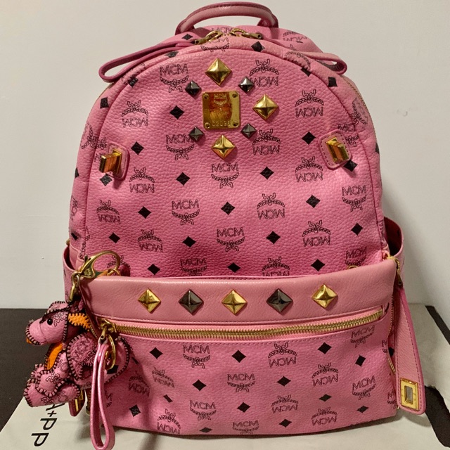 กระเป๋าเป้หนัง MCM ของแท้ สีชมพู หายาก รุ่น Dual Stark Backpack Size M เป็นกระเป๋าที่ใช้เป็น everyday bag