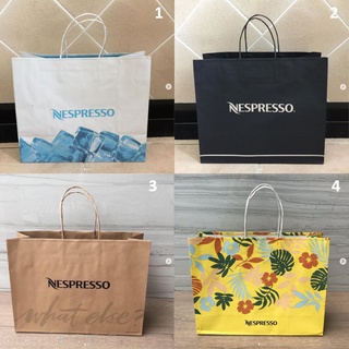 ถุงกระดาษ แบรนด์ NESPRESSO ของแท้ แน่นอน ถุงกาแฟ จาก shop เลย ลายของแบรนด์น่ารักมาก เรียบหรู แนะนำมาก สวยหรู