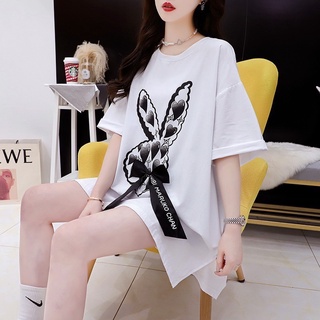 เสื้อยืดแขนสั้นโอเวอร์ไซร์ พิมลายกระต่ายมีเข็มกลัดโบว์น่ารักๆ