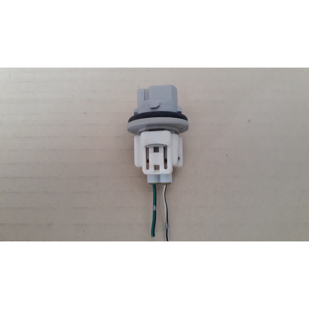 ขั้วไฟเลี้ยว TOYOTA AE100 AE101 ขนาดT20 แบบหลอดเสียบ