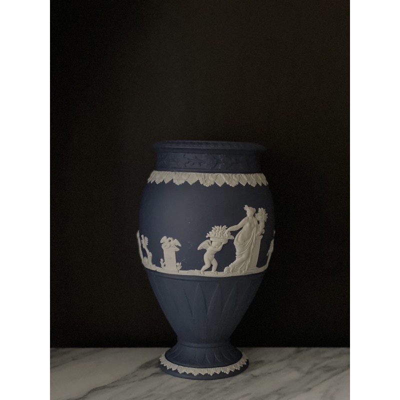 Wedgwood Portland Blue vase สีหายากค่ะ