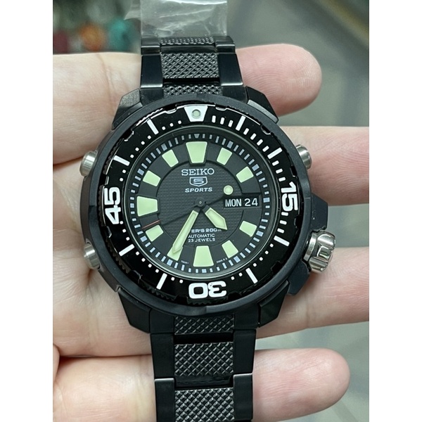 seiko 5 sport 200m 4*4