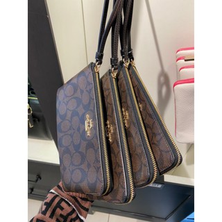 Coach คล้องมือ 1 ซิป L รุ่นใหม่