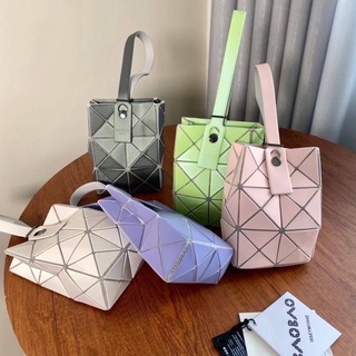 BAO BAO ISSEY MIYAKE LUCENT MINI HANDBAG COSMETIC POUCH กระเป๋าแบรนด์บาวบาว อิซเซ่มิยาเกะ ใส่โทรศัพท์ คล้องแขน