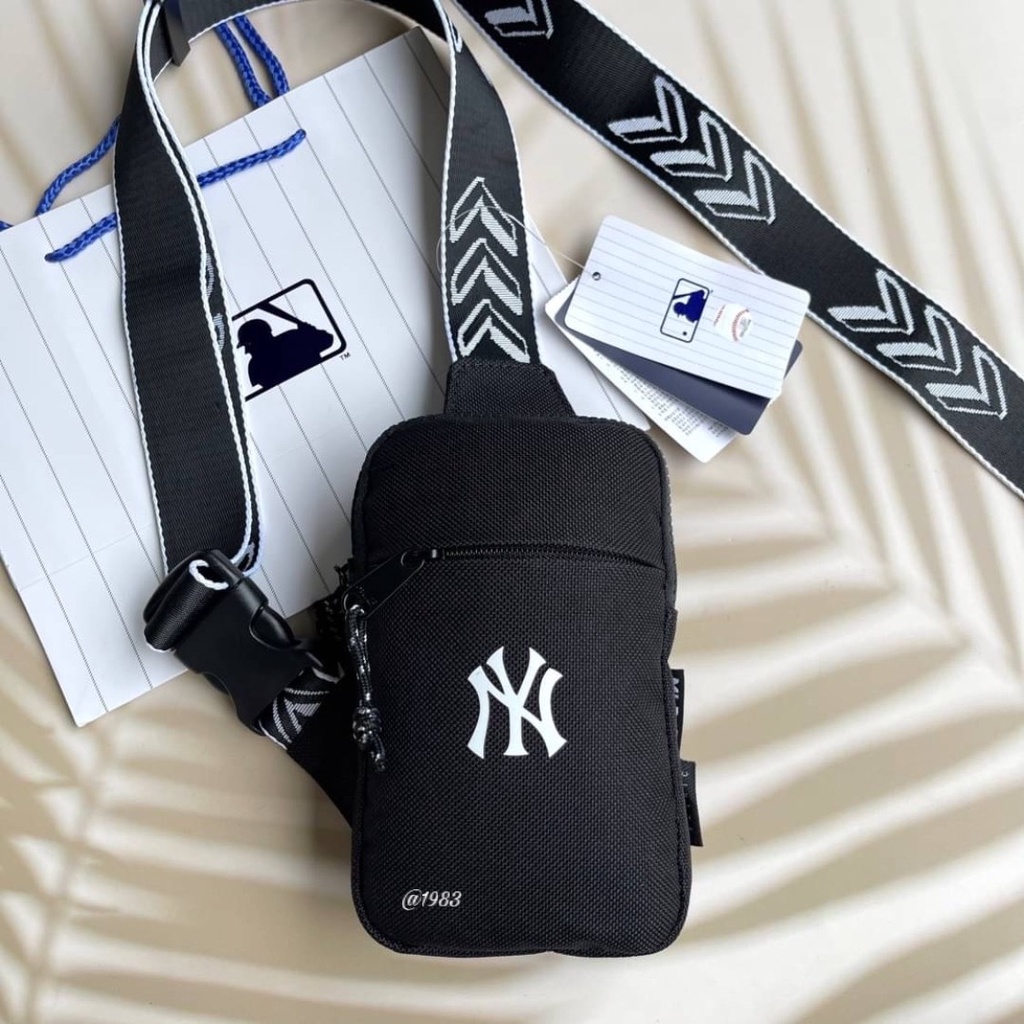 งานแท้100% MLB กระเป๋า สะพายข้าง กระเป๋าชายและหญิง NY Yankees Crossbody Shoulder BAG สไตล์เกาหลี (สินค้ามีพร้อมส่ง)