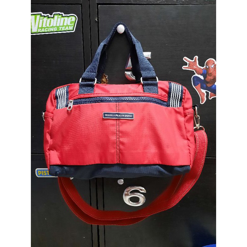FILA แท้💯% สีแดง  กระเป๋าถือและสะพายไหล่ 🎈