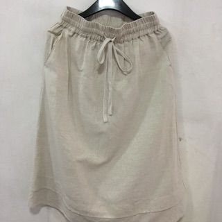 กระโปรงยาว แบรนด์ B+Basic size S สี off-white มือ1