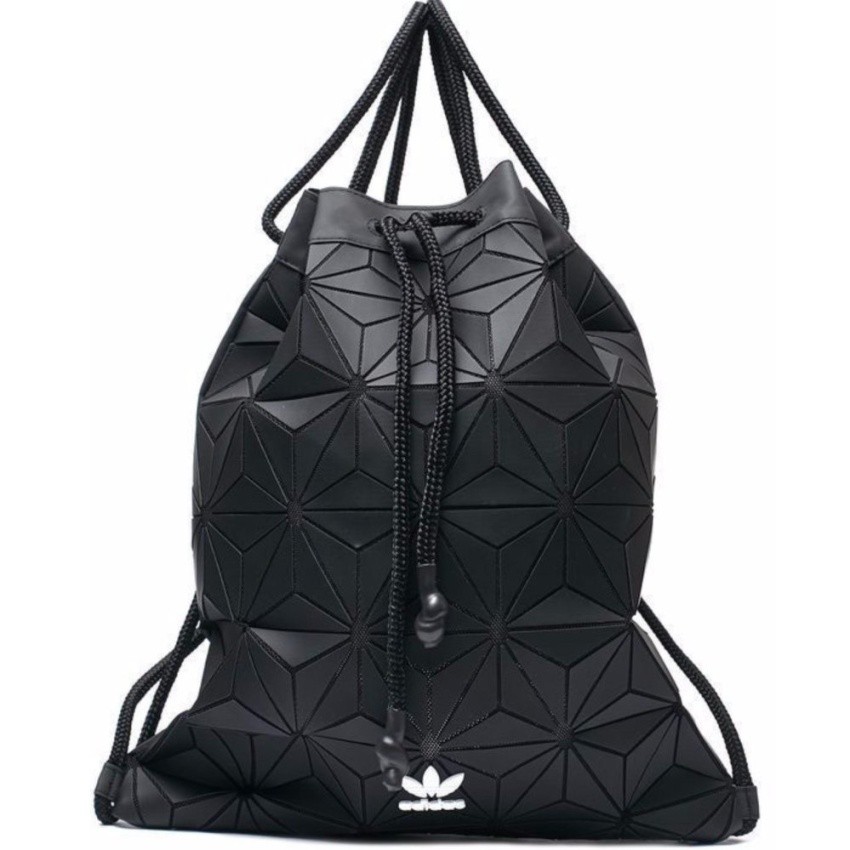 ADIDAS AY9352 BUCKET BAG AND GYM SACK WITH A MESMERISING 3D FRONT (Black)