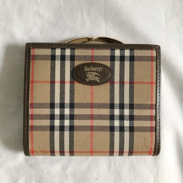 กระเป๋าสตางค์ Burberry ใบสั้น