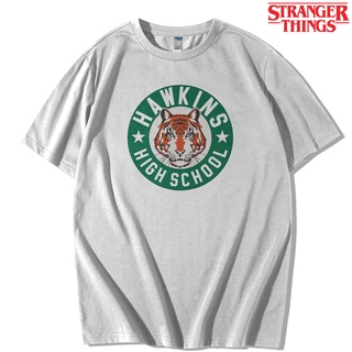 เสื้อยืดคอกลมเสื้อยืด พิมพ์ลายภาพยนตร์ Hawkins Stranger Things High School SeriesS-4XL