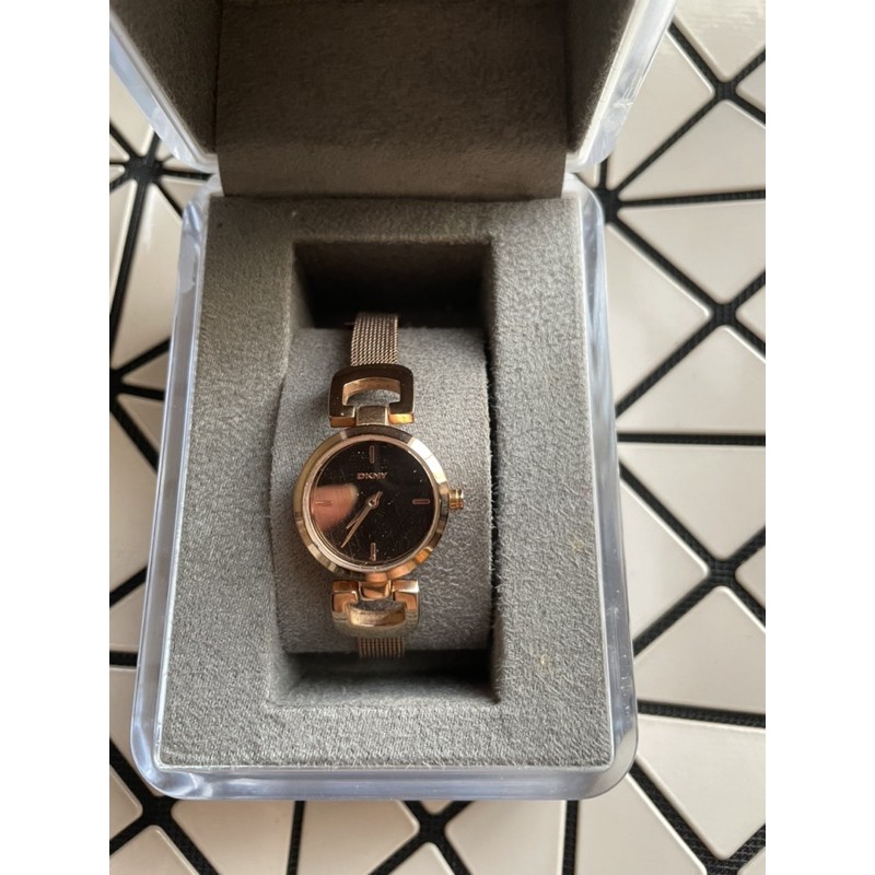 นาฬิกาข้อมือผู้หญิง DKNY รุ่น NY-2102 ราคาเต็มเกือบหมื่น!