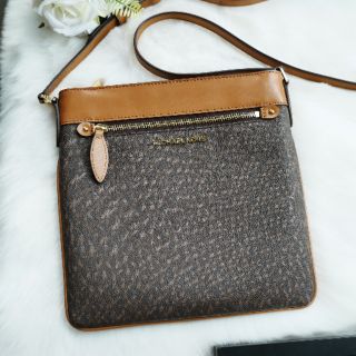 🇺🇸กระเป๋าMichael Kors Crossbody Purse Signature