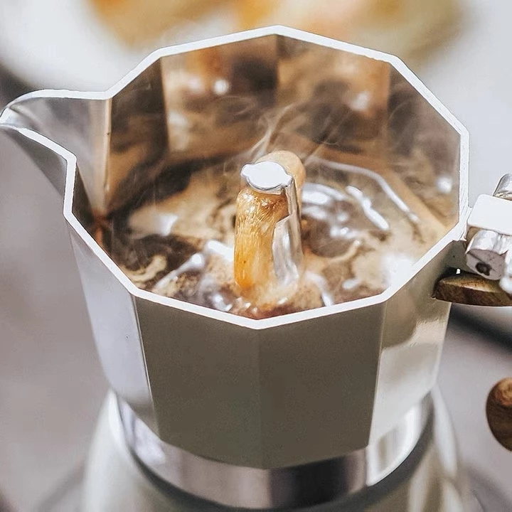 [พร้อมส่ง] Moka Pot กาต้มกาแฟสดพกพา รุ่นหนา หม้อต้มกาแฟ ทรงแปดเหลี่ยม หูจับลายไม้ มีหลายสี150/300ML thumbnail 7