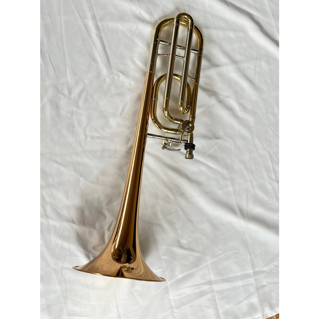 LUCKY Music Brass Trombone เบสทรอมโบน ยี่ห้อ C.G. Conn 88H Gold (Made in USA) พร้อมเคสแข็ง