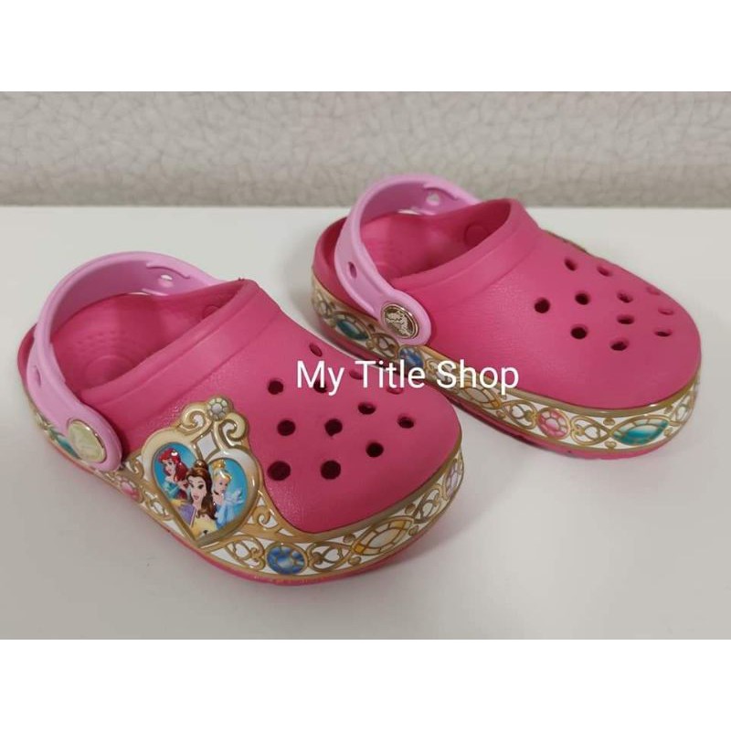 รองเท้าเด็ก Crocs Disney Princess มือสอง เด็กไซส์ C7 และ C6  สภาพสวยมาก