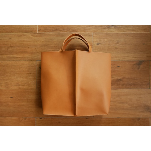 285 Tan signature tote สินค้ามีตำหนิ