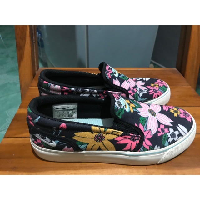 nike toki slip on floral