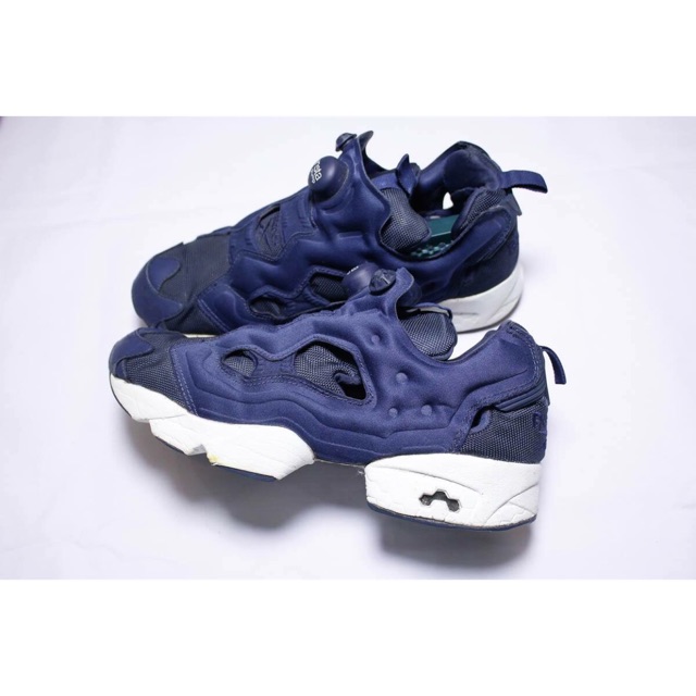 ส่งต่อรองเท้าผ้าใบ Reebok insta pump fury og