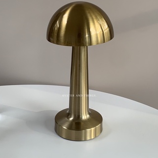 โคมไฟตั้งโต๊ะทองเหลือง | Brass table lamp | Oyster and Things.