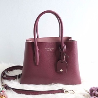 Kate spade eva small satchel : WKRU5697 ใบนี้จะสะพาย หรือถอดสายถือก็น่ารักมากค่ะ ขนาด 10"L x 7.5"H x 4"D