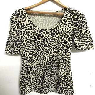 เสื้อยืดลายเสือดาว