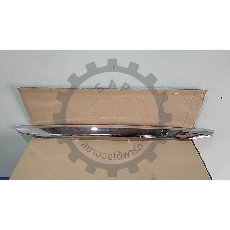 คิ้วฝากระโปรงหลัง คิ้วฝาท้าย Toyota Altis โตโยต้า อัลติส บอดี้ปี 2010-2013 มีรูกุญแจ