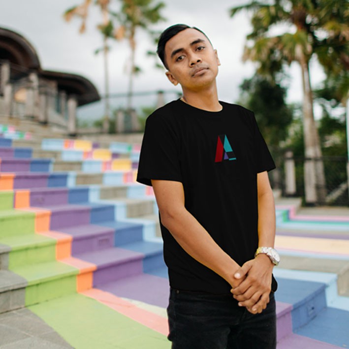 Anyway Mens Distro T-Shirt "Triangle" Black 574