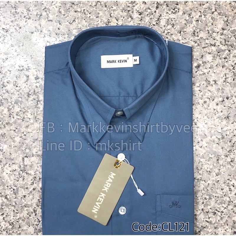 เสื้อเชิ้ตสีฟ้าเข้มอมเทา มีกระดุมปกด้านใน แขนยาวนะคะ
