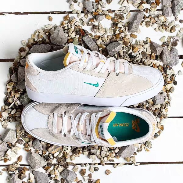 nike sb small logo