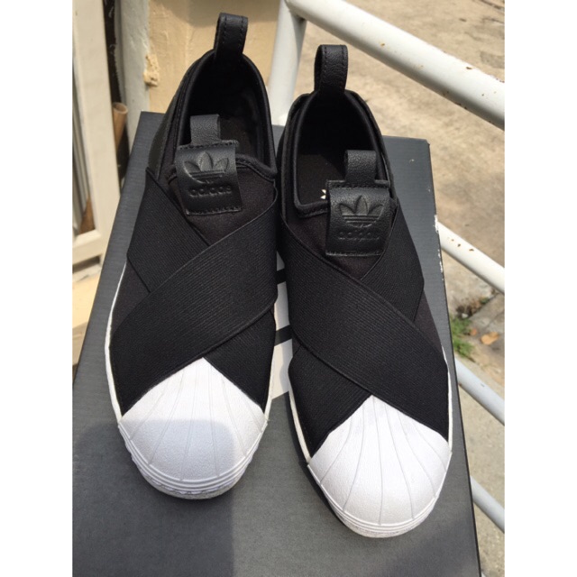 Adidas Superstar Slip-on Shoes - Black มือสอง ใช้ไป เเค่ 1-2 ครั้ง เหมือนของใหม่เอี่ยม พร้อมกล่อง