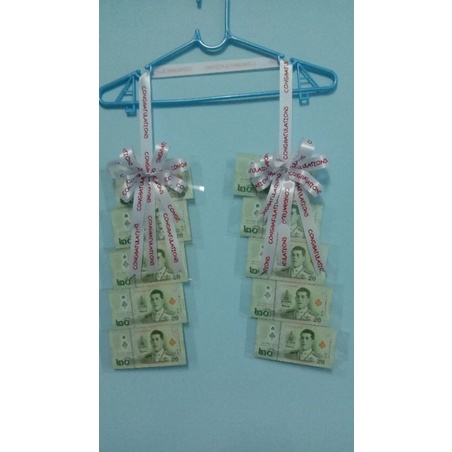 พวงมาลัยเงิน,พวงมาลัยธนบัตร ใส่ได้ 10 ใบ ใส่ได้ตั้งแต่ 20-1000บาท แบบเรียงเฉียง