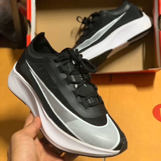 รองเท้าNike Zoom FLY3