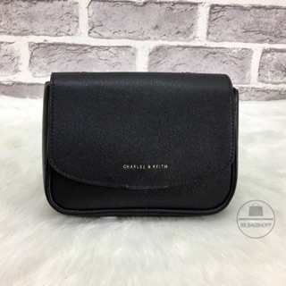 CHARLES &amp; KEITH BASIC SLING BAG (outlet) สีดำ