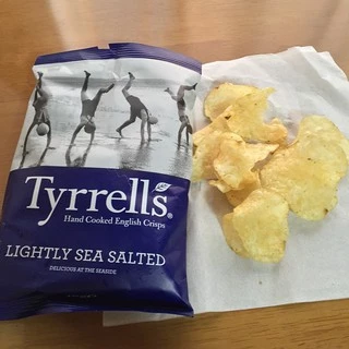 [Best Before 15-Aug-2026]Tyrrells Lightly Sea Salted Crisps 150gm ทิเรลส์ มันฝรั่งอบกรอบรสเกลือทะเลบางเบา 150 กรัม