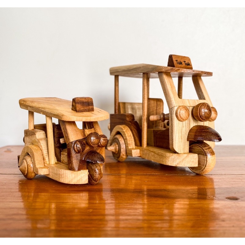 รถตุ๊กตุ๊ก รถตุ๊กตุ๊กไม้ ของที่ระลึกไทย wooden tuk tuk Thai souvenirs ของฝากชาวต่างชาติ งานฝีมือไทย