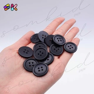 somkid กระดุมพลาสติกเนื้อดี 4รู ขอบเล็ก ขนาด 20mm(Size32L) และขนาด25mm(size40L) แซ็กเครื่องจักรได้ สอยมือได้
