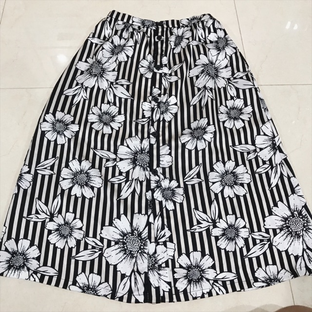 New CPS Floral sz 8-9 yrs เอวสูง 26-28" ค่ะ