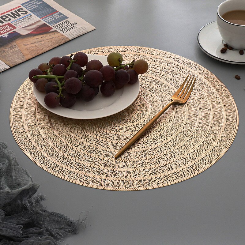 1 PC 38x38 ซม.รอบ PVC ตาราง Placemat Anti-scald ฉนวนกันความร้อนแผ่นกันลื่นงานแต่งงานห้องครัวตกแต่ง