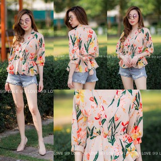 เสื้อแขนศอกทรงคอวี แต่จั้มเอว ชายระบาย มีเชือกผูกโบว์ ผูกได้ทั้งหน้าและหลัง ผ้าเนื้อทรายลายสวยมากค่า