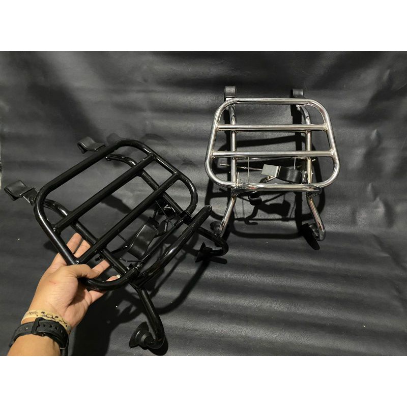 Frontrack ชั้นวางหน้า Vespa รุ่นเรียบง่าย สีดําและโครเมียม เหมาะสําหรับ Vespa super sprint ทุกประเภท vbb px excel ฯลฯ ขายส่งขายปลีก เหมาะสําหรับทัวร์ริ่ง