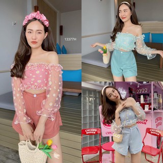 TwinsShopVip💗พร้อมส่ง TW13377 Set 2 ชิ้น เสื้อเกาะอกซีทรูปักดอก+ กางเกงบาร์บี้