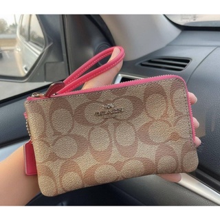 พร้อมส่ง แท้ 🇺🇸💯% New Coach คล้องมือ 2 ซิป S DOUBLE CORNER ZIP WRISTLET (COACH F87591) IM/KHAKI/FUCHSIA