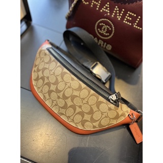 (ผ่อน0%) กระเป๋าคาดอกชาย COACH WARREN BELT BAG IN COLORBLOCK SIGNATURE CANVAS ลายซี สีน้ำตาล ส้ม