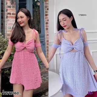 👗Pfashion [ส่งไว!!🚛] P17960 เดรสสั้นผ้าลูกไม้ร่อง แขนเปิดไหล่ สายเดี่ยวผูกไหล่เอง ..