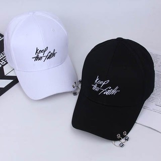 ❤สีสวยมากๆ❤[Hat] หมวกผู้ชายเวอร์ชั่นเกาหลีตัวอักษรผู้ชายมีห่วงสาวบุคลิกอินเทรนด์สีดำ หมวกเบสบอลนักเรียนชายอิน1