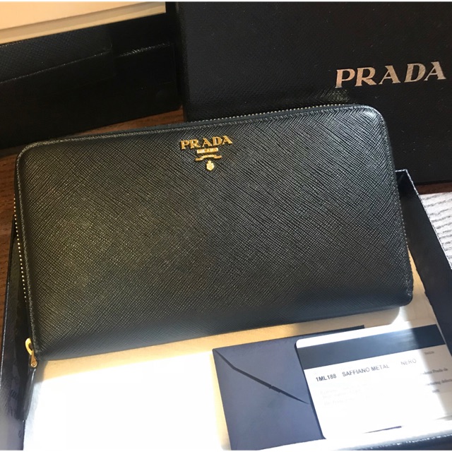 กระเป๋าสตางค์ Prada zippy Organizer ของแท้ ของใหม่