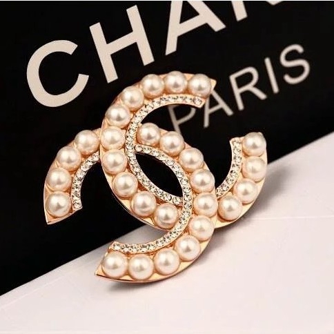 เข็มกลัดติดเสื้อ ราคาถูกปลีกส่ง Light Up Elegant Pearl Brooch 18k Gold Plated Brooch
